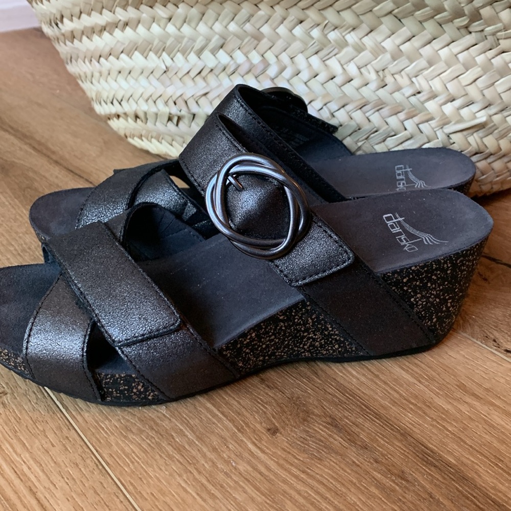Dansko Susie Wedge Slides Graphite Metallic Sanda… - image 4